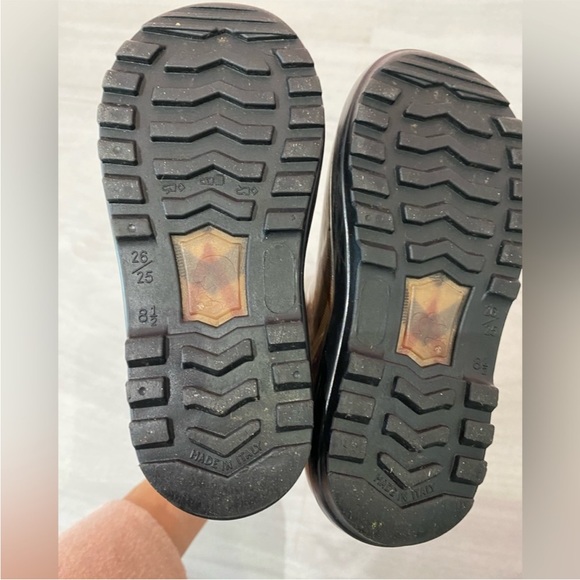 Burberry kids rain boots!! Size 8.5!! Made in Italy!! - Picture 5 of 7